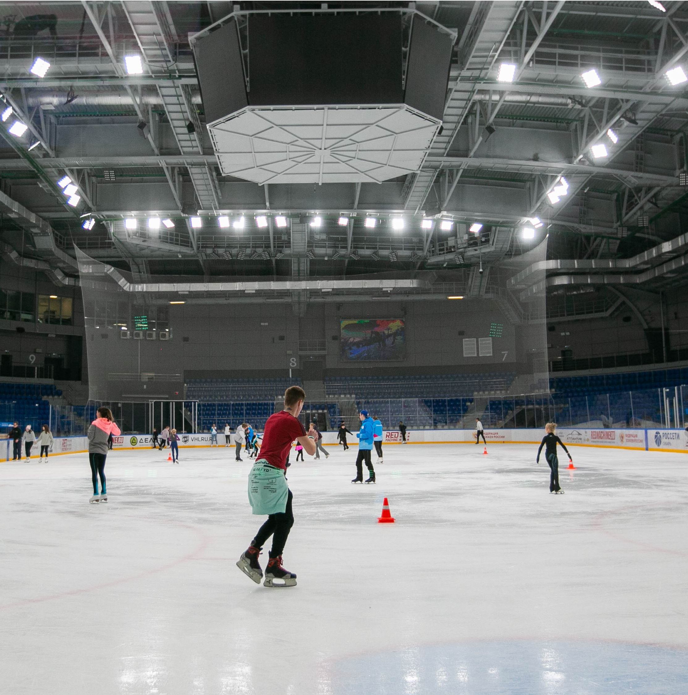 🎉Запускаем долгожданные сеансы массовых катаний на коньках в "Кристалл арене" ⛸